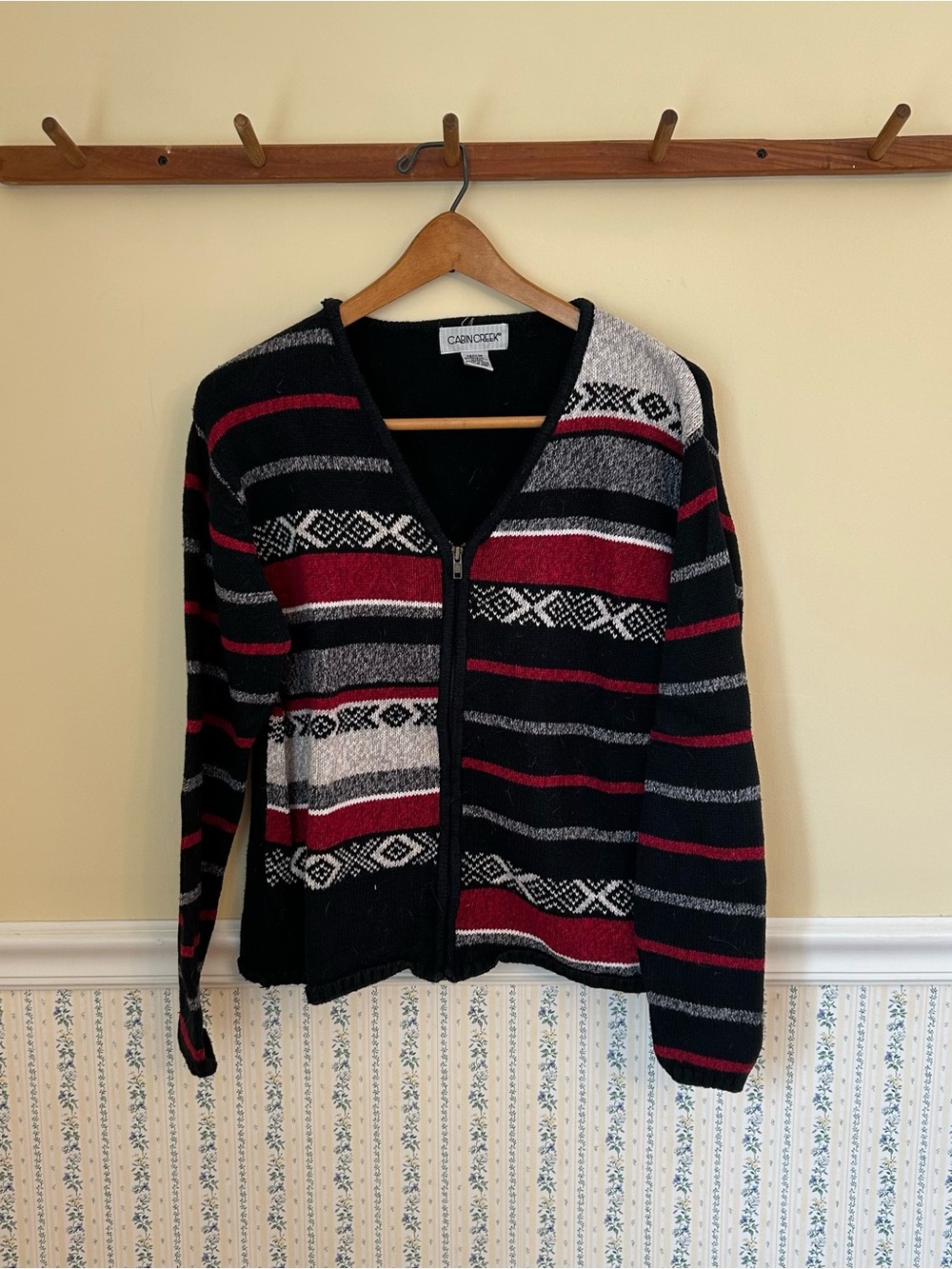 VINTAGE Cabin Creek Patterned Cardigan Sweater